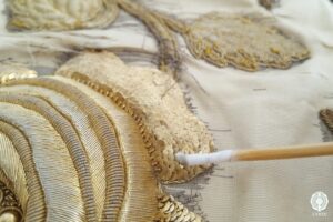 Restauración del vestido bordado Virgen de los Milagros