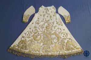 Restauración del vestido bordado Virgen de los Milagros