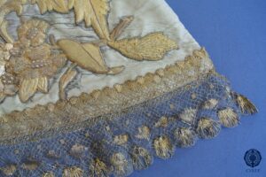 Restauración del vestido bordado Virgen de los Milagros