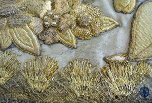 Restauración del vestido bordado Virgen de los Milagros