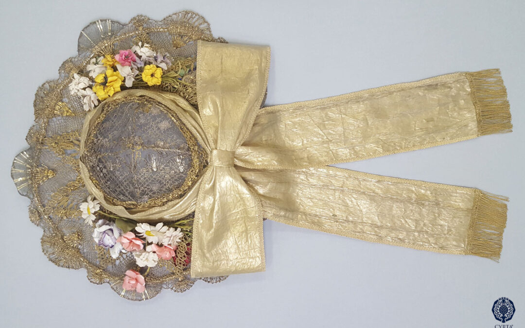 SOMBRERO DE ENCAJE METÁLICO. Hermandad de la Divina Pastora de las Almas Coronada. Convento de Capuchinos. Sevilla