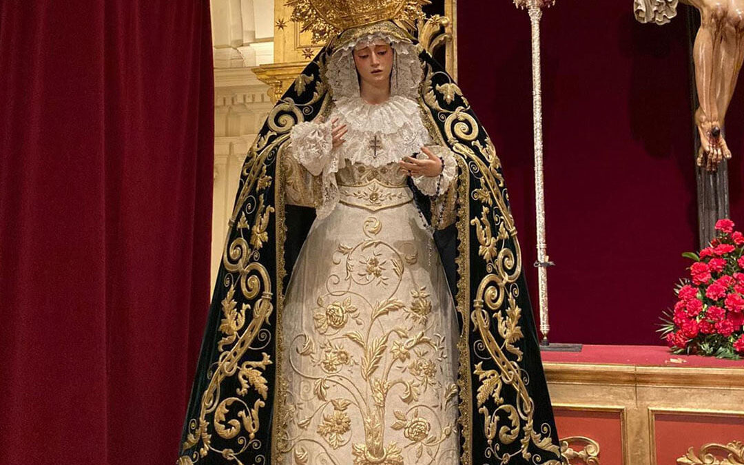 SAYA. Virgen de la Angustia. Hermandad de los Estudiantes. Sevilla