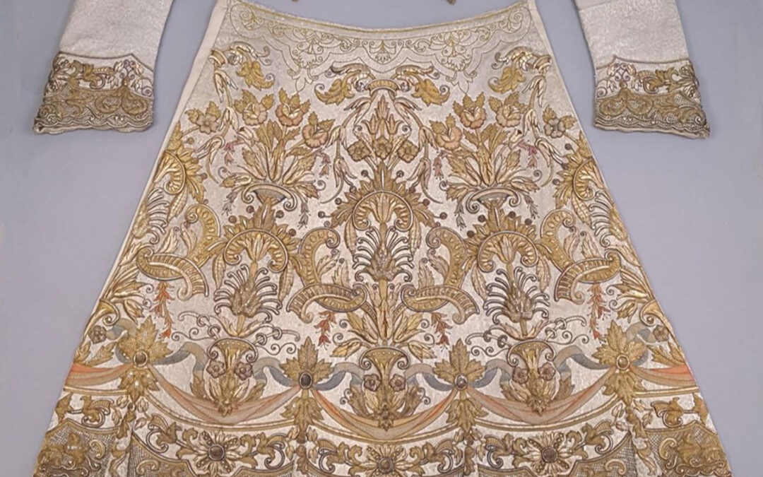 SAYA ‘DE LAS CORBATAS’. Virgen de la Esperanza. Hermandad de la Macarena. Sevilla.