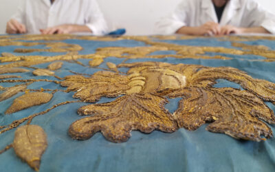 Los trabajos de restauración sobre el manto procesional de la Virgen del Rosario de las Siete Palabras