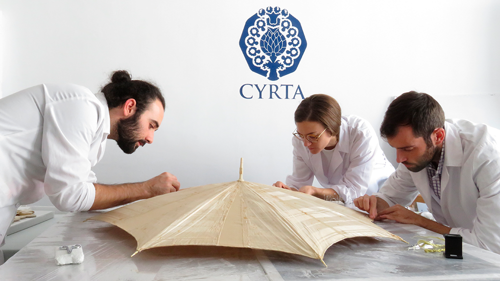 PARASOL DE RASO. Propiedad Particular. Barcelona